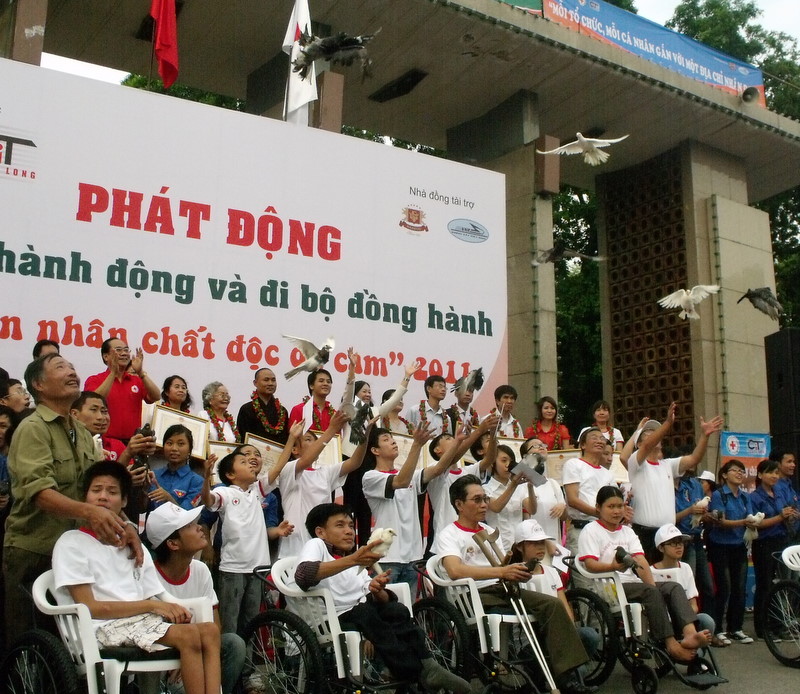 สามารถเรี่ยไรเงินได้เกือบ 6 แสน 5 หมื่นล้านด่งช่วยเหลือผู้เคราะห์ร้ายจากสารพิษสีส้มไดอ๊อกซินเวียดนาม